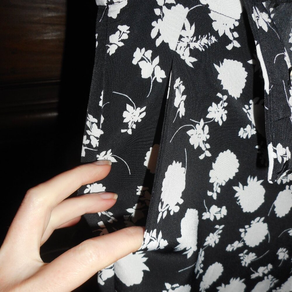 NWOT Vince Camuto black & white floral print flowy dress pants, size 6 - Picture 9 of 9